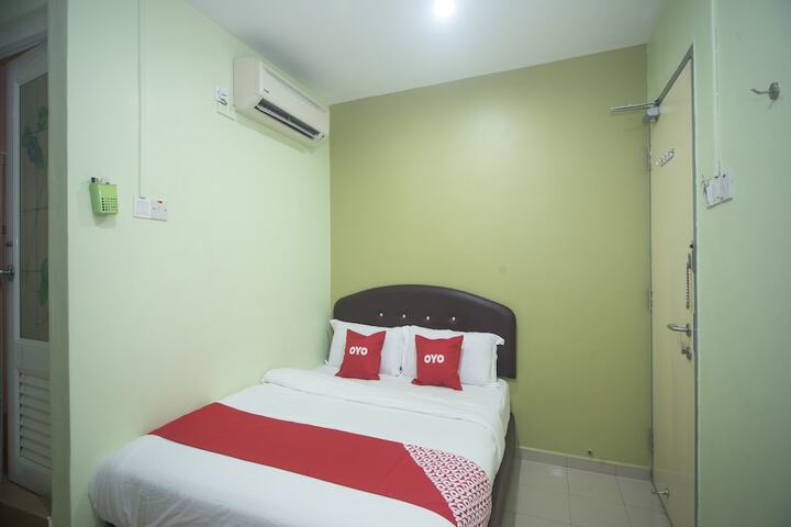 Room 6 of 33