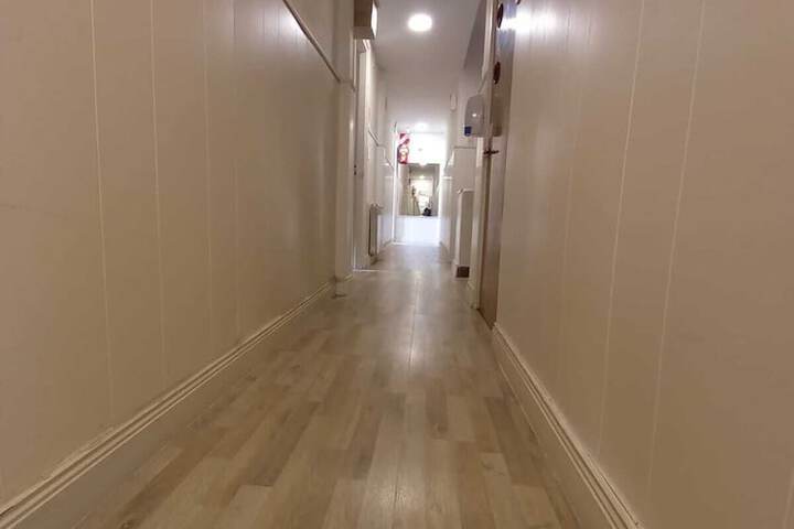 Room 7 of 12