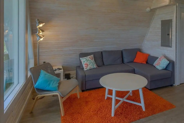 Room 4 of 13