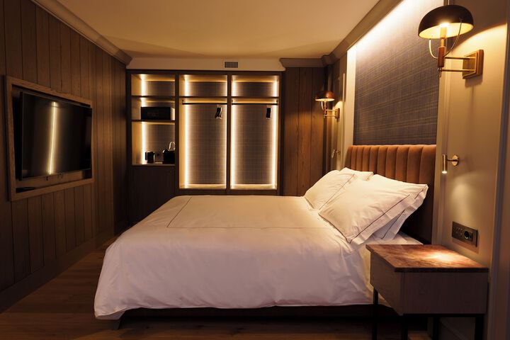 Room 3 of 44