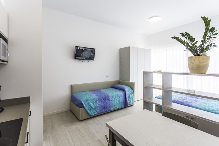 Room 4 of 61
