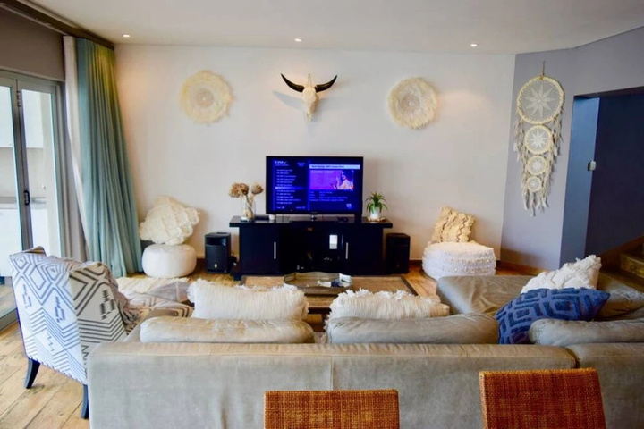 Room 4 of 12