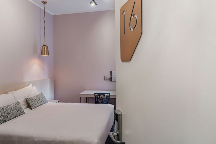Room 10 of 61