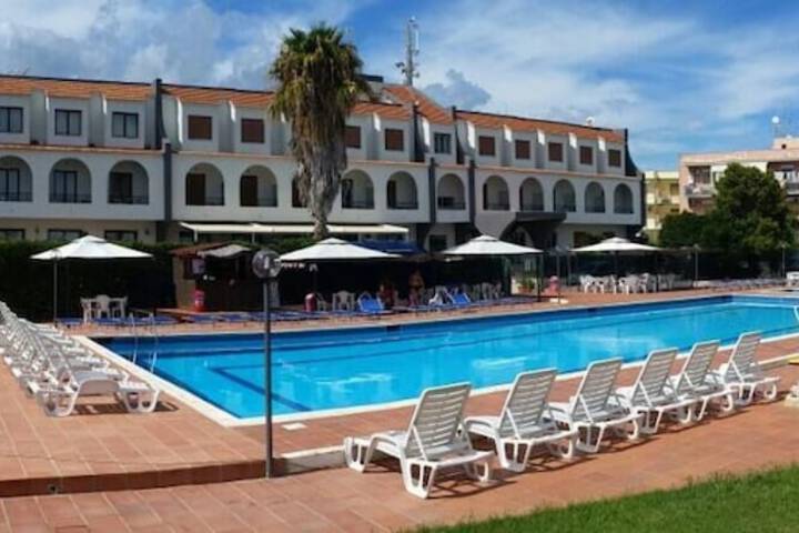 Pools & Facilities