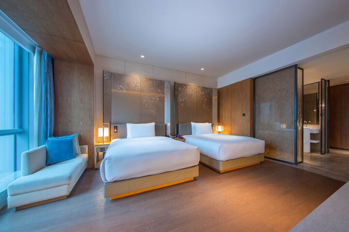 Room 4 of 105