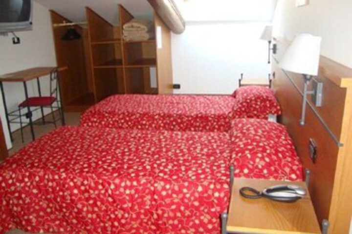 Room 7 of 13