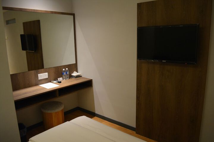 Room 14 of 33