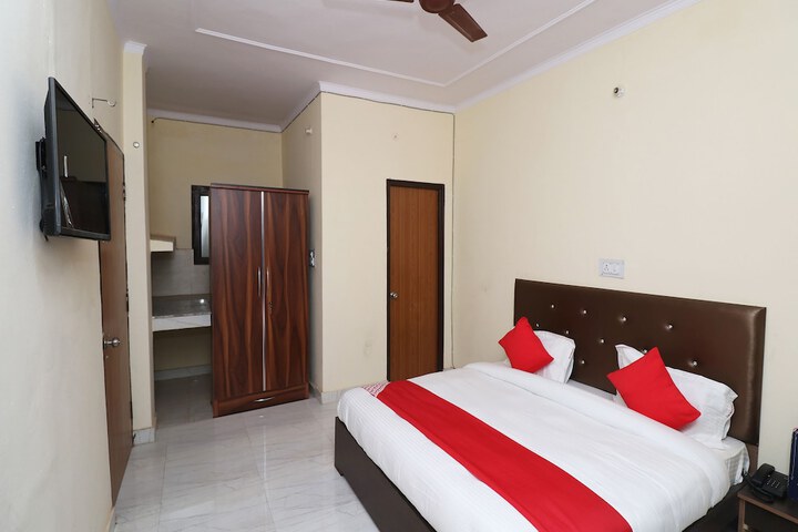 Room 18 of 21