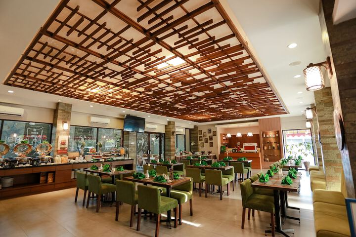 Dining Photos