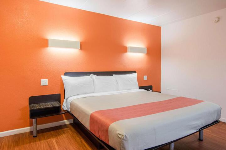 2 Double Beds