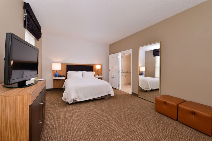 Double Accessible King Size Bed (1 of 6)