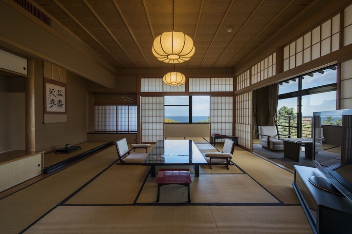 Room 11 of 100