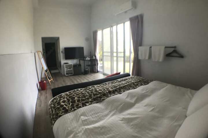 Room 7 of 8