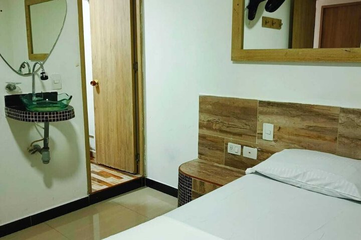 Room 5 of 11