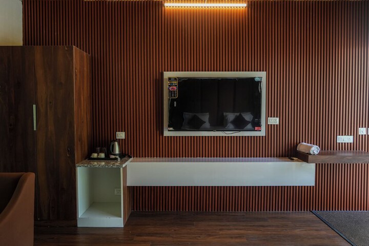 Room 5 of 10