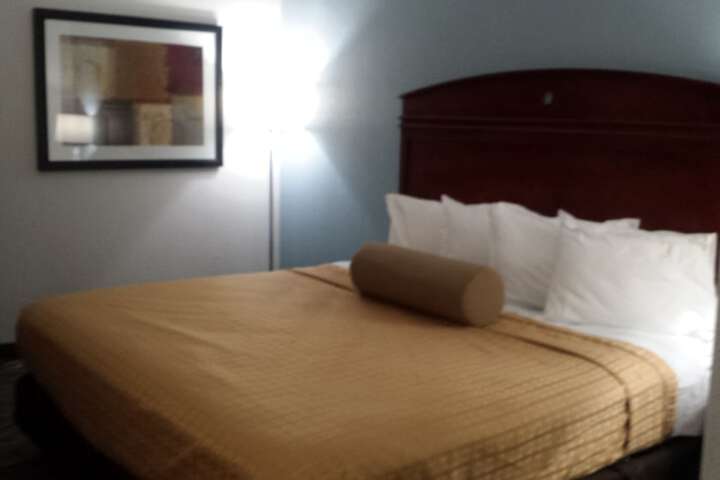 2 Double Beds (6 of 10)