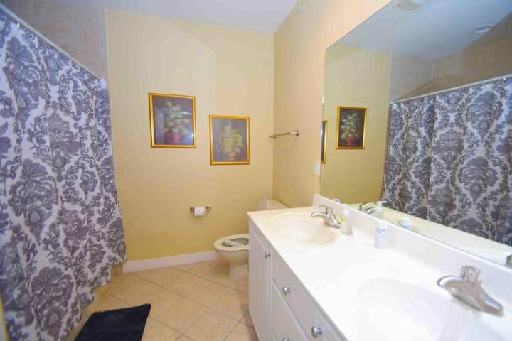Room 14 of 18