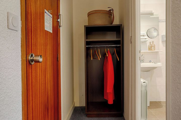 Room 37 of 191