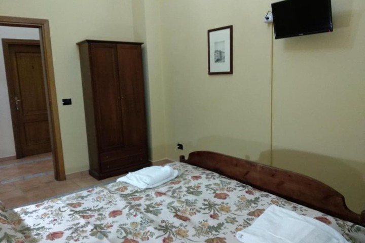 Room 22 of 49