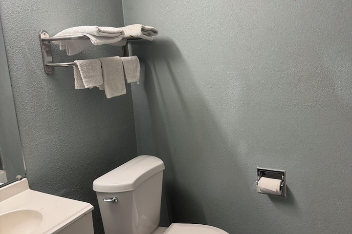 Room 9 of 37