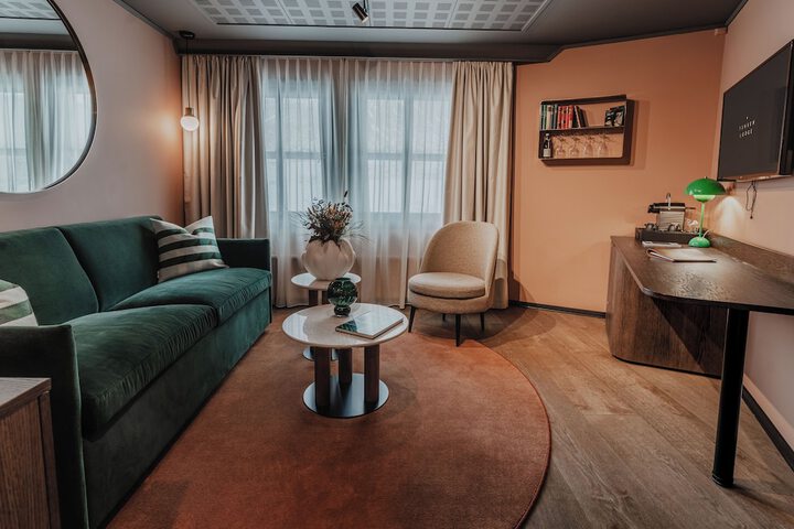 Room 26 of 105