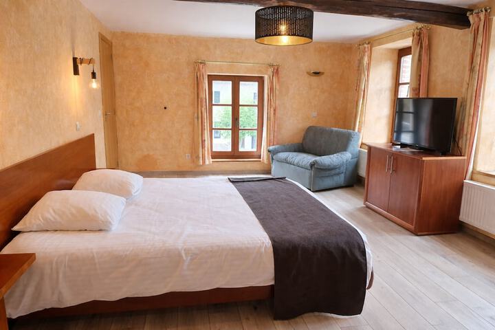 Room 2 of 18