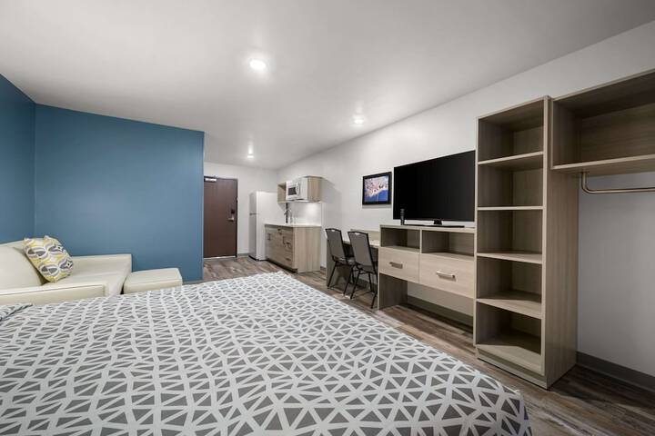 Woodspring Suites Dearborn - Detroit in Dearborn, MI