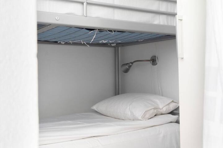 Room 342 of 865