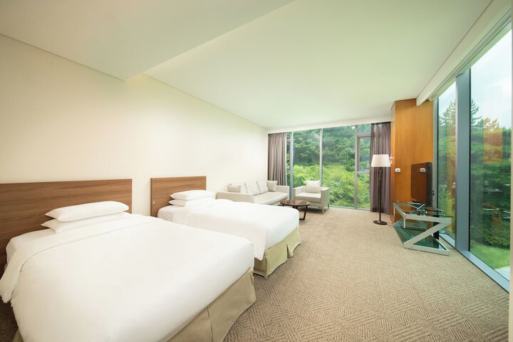 Room 12 of 187