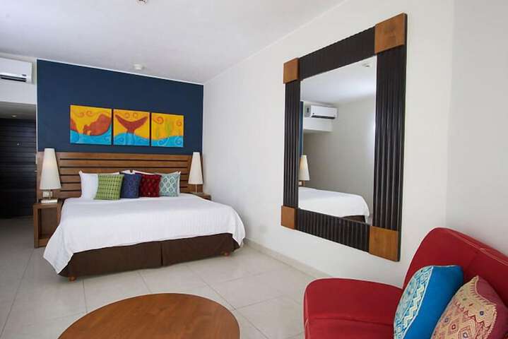 Room 13 of 103