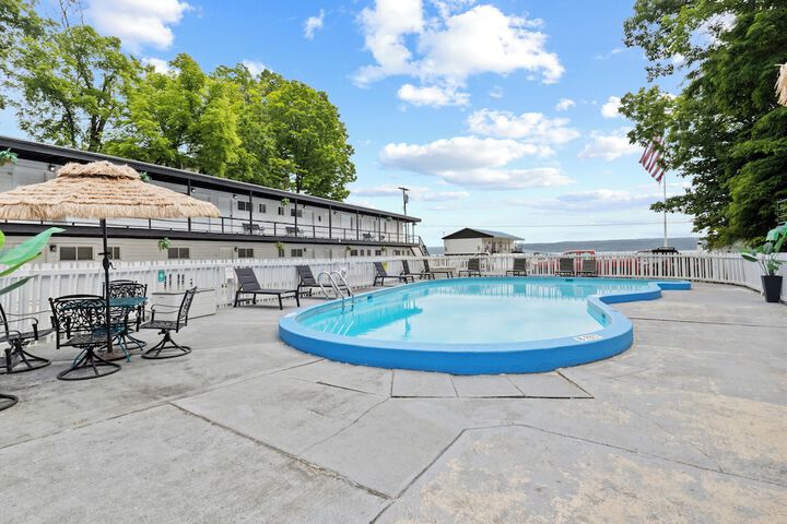 Pool 118 of 124