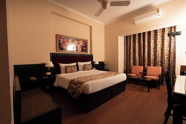 Room 9 of 22
