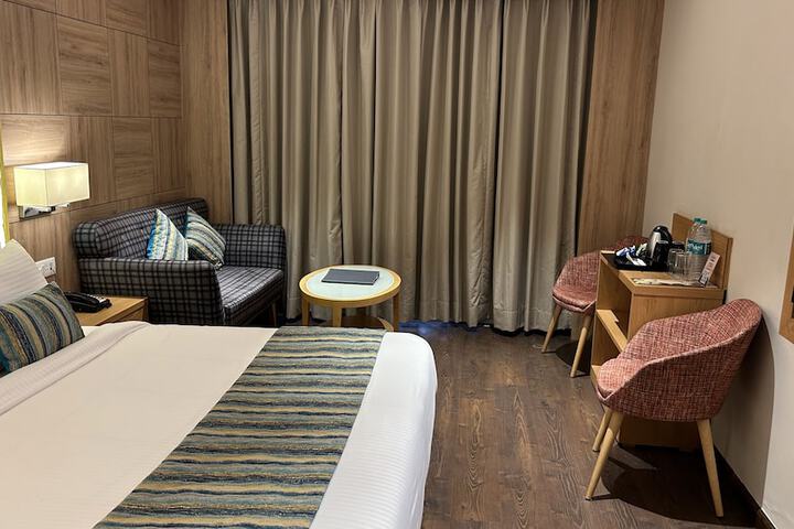 Room 8 of 137