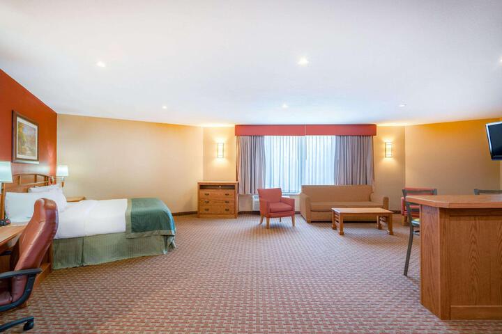 1 King Bed (5 of 15)