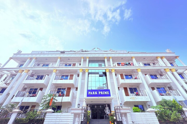 Hotel Park Prime with Swimming Pool