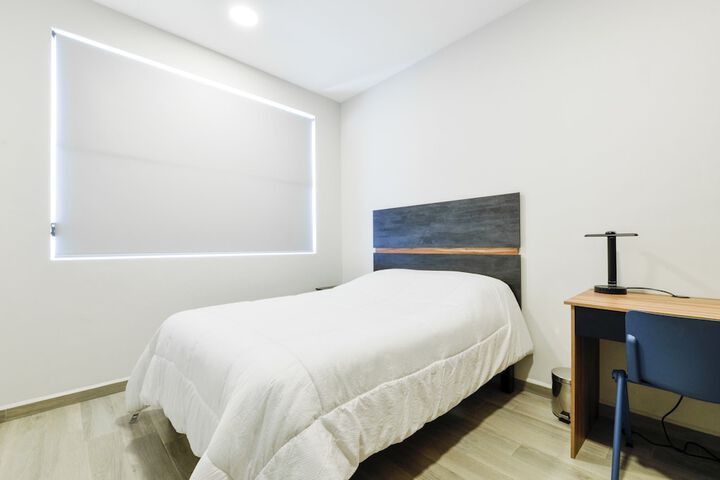 Room 37 of 228