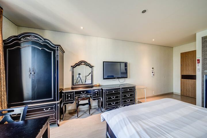 Room 9 of 39