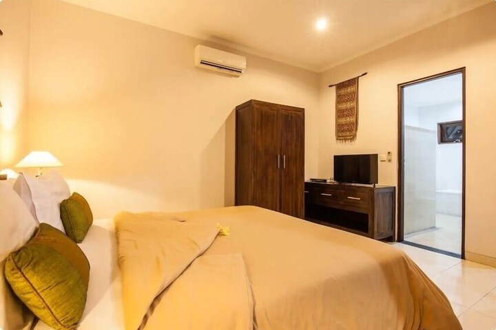 Room 6 of 33