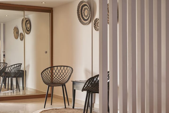 Room 8 of 85