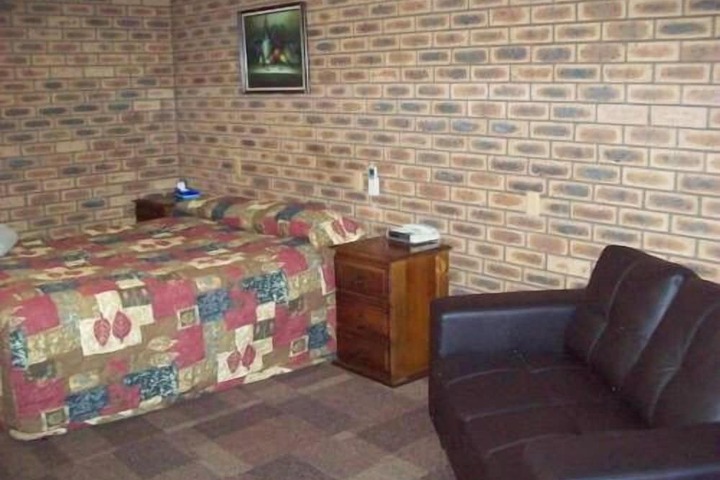 Room 8 of 37