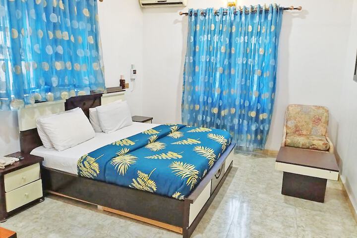 Room 17 of 38