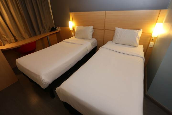 Room 37 of 128