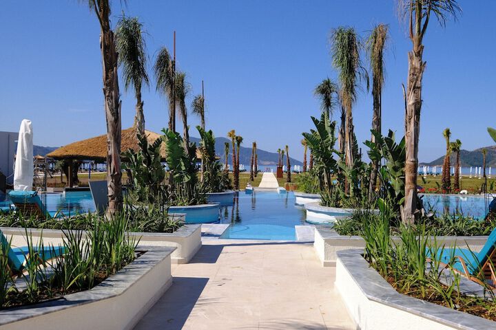 Hotel Exterior 232 of 251