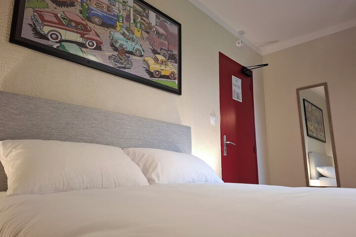 Room 5 of 18