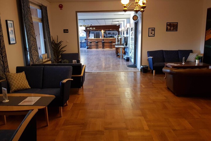 Lounge 117 of 176