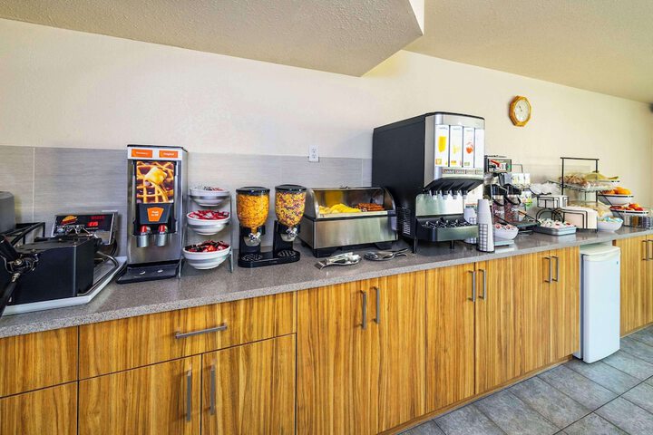 Breakfast/Coffee Service 69 of 76
