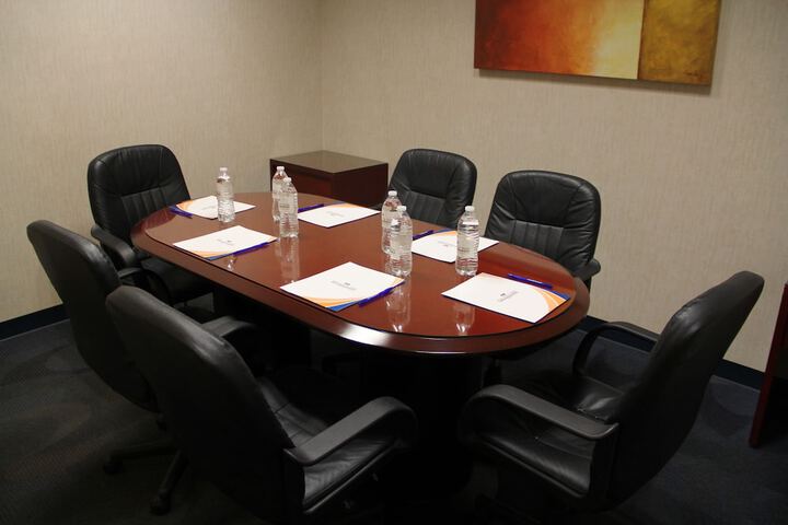 Business Center 31 of 35