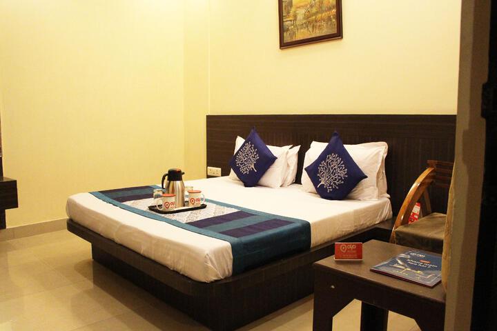 Room 4 of 16