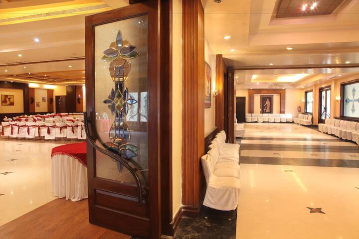 Ballroom/Hall 49 of 58