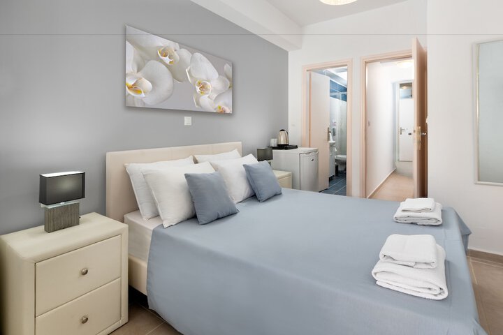 Room 8 of 15